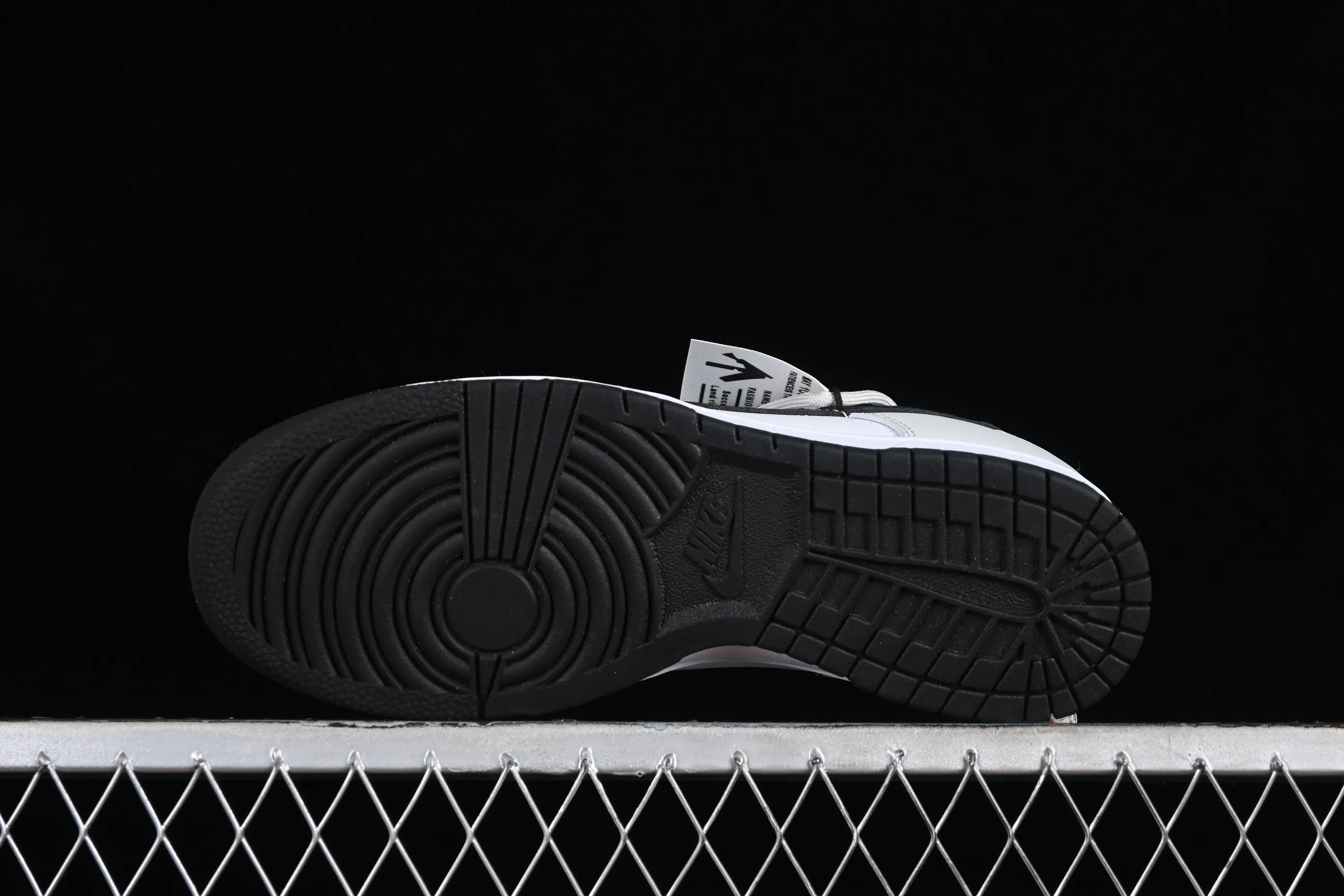 All categories Nk SB Dunk series Nk SB Dunk Low Low-top sneakers Nk Dunk Low Letter Panda Black and gray high street deconstruction SB strap low-top casual sneakers CW1590-100